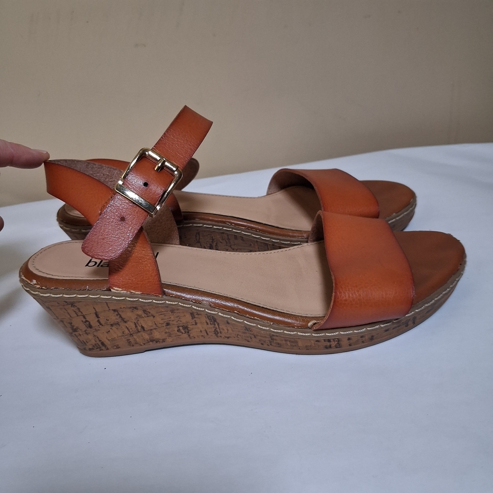 Lauren Blakwell Women's Tan Strappy Wedge Sandal; Size 7.5